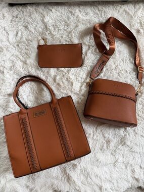 Wrangler Chestnut Brown Tote, Crossbody & Wristlet Set